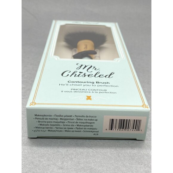 Too Faced Mr. Chiseled Contouring Brush - Picture 5 of 5